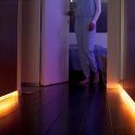 Dale un toque diferente a tu jardín con la tira LED para exterior de Philips